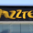 El logo de Jazztel, en la sede de la compañía en Madrid.