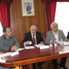 José Manuel Jiménez, en el centro, junto con representantes políticos y del Grupo de Acción Local de