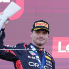 Max Verstappen celebra su triunfo en lo alto del podio. ROBICHON