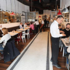 Imagen de archivo de uno de los restaurantes del centro comercial El Rosal de Ponferrada. L. DE  LA MATA