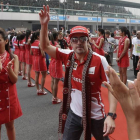 Fernando Alonso caminado por el pitlane, antes de la carrera de F1 de este domingo.
