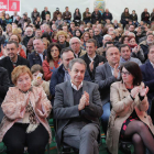 Tino Rodríguez, Mari Cruz González, Rodríguez Zapatero, Adriana Lastra y Luis Tudanca, aplauden durante el acto. SECUNDINO PÉREZ