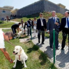 Rubalcaba, ministro de Interior, en su visita al penal de El Dueso.
