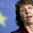La Alta Representante de la UE, Catherine Ashton, comparece tras la reunión de ministros.