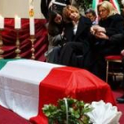 La familia del héroe nacional italiano en la ceremonia religiosa que ayer se celebró en Roma