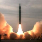 El misil de medio alcance Sayil-2, en el momento de su lanzamiento, ayer, en una localización descon