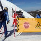 Los esquiadores abandonan las pistas de Sierra Nevada tras conocer la suspensión de la prueba