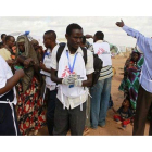 Trabajadores de Médicos Sin Fronteras, en el campo de refugiados de Dadaab, el pasado agosto.