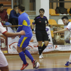 Alejo completó su espléndido partido con los últimos dos goles del equipo trepalense. FERNANDO OTERO