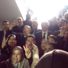 Parlamentarios tunecinos cantan el himno tras el atentado terrorista.