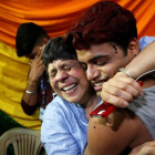 Miembros del colectivo LGBTI celebran el veredicto del Supremo indio que tumbaba la norma discriminatoria para las personas gais.