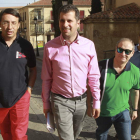 Tudanca, ayer, en Salamanca, acompañado por los dirigentes socialistas en la provincia.