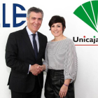 El presidente de la Fele, Javier Cepedano, y la directora territorial de Unicaja Banco, Margarita Serna.