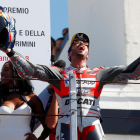 Andrea Dovizioso celebra su victoria en el GP de San Marino