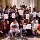 Un grupo de erasmus protesta en la Universidad de Foggia, Italia.