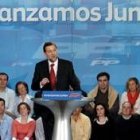 Mariano Rajoy ayer en un mitin con militantes de su partido en Badajoz