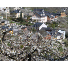 Imagen de archivo de la floración de los cerezos en el municipio de Corullón. L. DE LA MATA