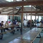 La imagen muestra parte del comedor del campamento de Puente Viejo de Boñar