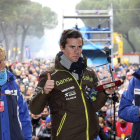 El piloto Nico Terol recibió ayer el ‘Pingüino de Oro’ en la concentración motera de Valladolid.