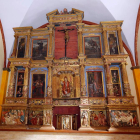 El retablo de Grajalejo de las Matas, del siglo XVI, una vez restaurados y colocados todos sus elementos en la iglesia. MARCIANO PÉREZ