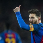 Messi agradece al público su apoyo en el Camp Nou durante el Barça-Real Sociedad.