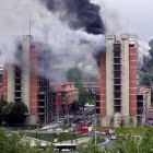 Vista del incendio en el edificio de la Hacienda Foral de Guipúzcoa