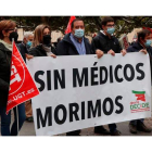 Manifestación convocada ayer por el movimiento por la sanidad pública de Zamora. MARIAM A. MONTESINOS