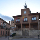 Fachada del Ayuntamiento de Valderas. MEDINA