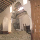 Una de las naves laterales de la iglesia mudéjar de San Lorenzo, en Sahagún, sufrió un derrumbe en a