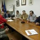 Un momento de la visita del presidente de la Diputación y la corporación municipal de Onzonilla