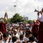 Miles de monjes budistas protestan en el octavo día de rebelión