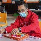 Pacientes y personas que experimentaron los síntomas de la esclerosis múltiple convivieron ayer en Espacio Vías. MIGUEL
