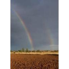 Vista del arco iris sobre los campos de Antimio de Arriba
