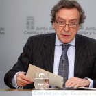 José Antonio de Santiago-Juárez, durante la rueda de prensa que siguió al Consejo de Gobierno.