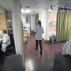 Varias enfermeras, en el servicio de urgencias del Clínic de Barcelona.