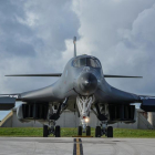 Un bombardero despega de la base Anderson, en Guam.