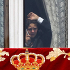 Felipe Juan Froilán, en una ventana del Palacio Real, tras la ceremonia de proclamación del rey Felipe VI que han celebrado en las Cortes.