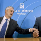 Los expresidentes de la Junta de Andalucía, José Antonio Griñán (izquierda) y Manuel Chaves, en una imagen de archivo.