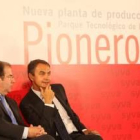 Herrera y Rodríguez Zapatero comentan las intervenciones durante la inauguración
