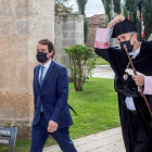 Manueco y el rector de Burgos, Manuel Pérez Mateos, a su llegada al acto de apertura del curso. SANTI OTERO