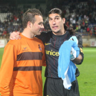 Calzado conversa con Pinto tras el encuentro en el Reino entre la Cultural y el Barcelona (2009).