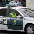 Un vehículo de la Guardia Civil, que se ha hecho cargo de las investigaciones.