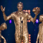 David Beckham y sus hijos Romeo y Cruz (izquierda), durante la gala de los premios Nickelodeon.