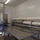 Interior de una factoría leonesa de producción de queso