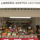 La Feria del Libro de León vivió ayer su segunda jornada de un caluroso fin de semana. DL