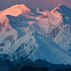 Vista de la montaña más alta de Norte América, ubicada en Alaska y cuyo nombre nativo significa "El Alto".