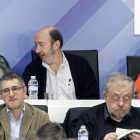 Pérez Rubalcaba y  Chacón, en segunda fila, en la reunión de la ejecutiva federal del partido, que presidió Zapatero.