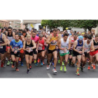 La Media Maratón del Dulce congregó en la salida de Benavides a más de 250 participantes entre las pruebas de 21K y 5K. SECUNDINO PÉREZ