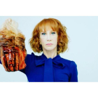 Una captura del video de la humorista Kathy Griffin con la cabeza de Trump.