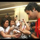 El futbolista del Real Madrid Raúl González expresó a su llegada a Singapur que sería «un sueño hecho realidad» jugar en su ciudad los Juegos Olímpicos.